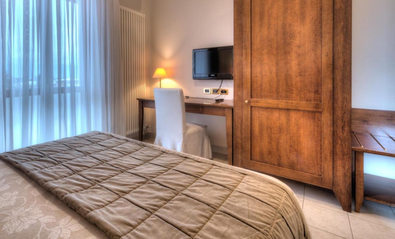 Hotel Belvedere ティエーネ エクステリア 写真