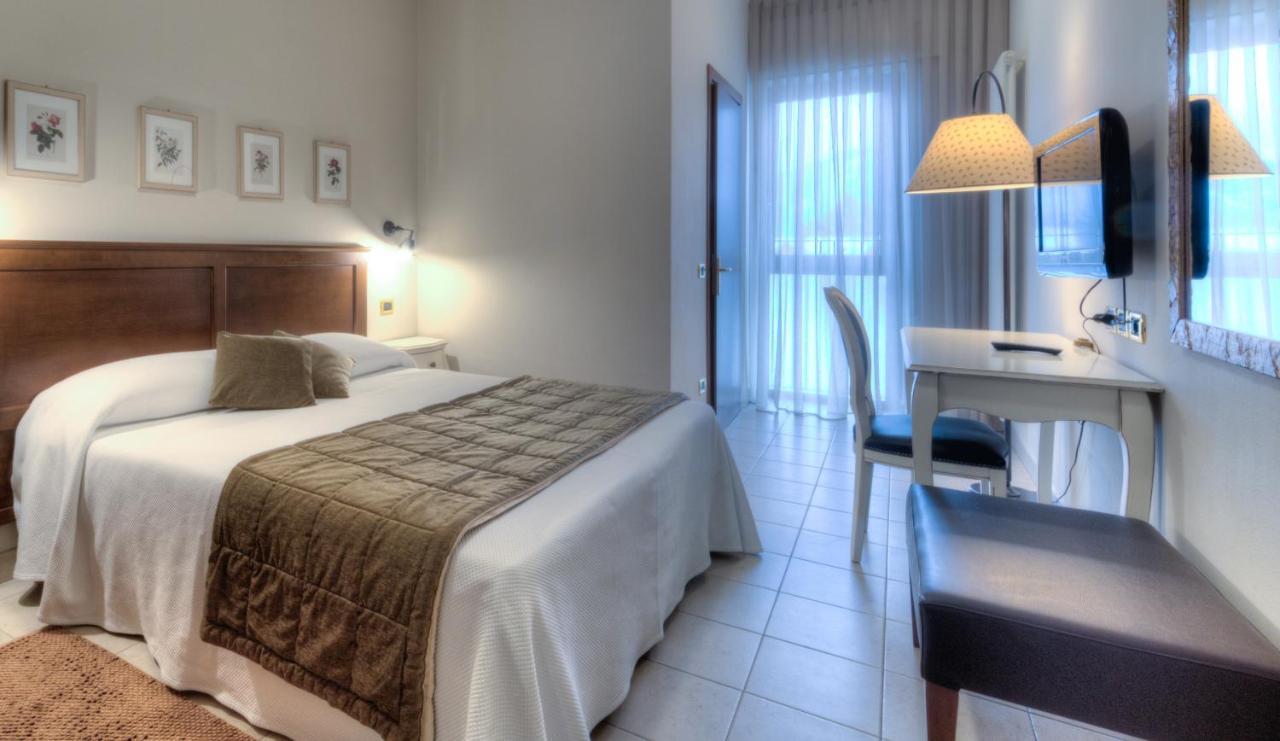 Hotel Belvedere ティエーネ エクステリア 写真
