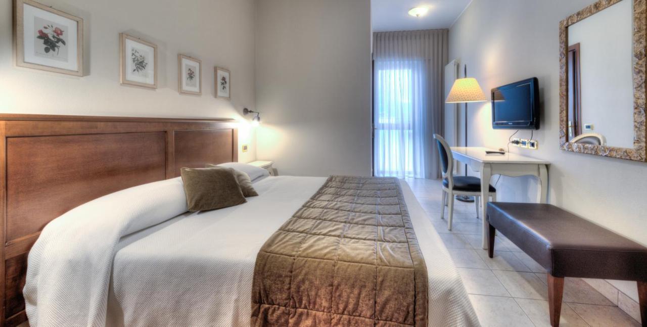 Hotel Belvedere ティエーネ エクステリア 写真