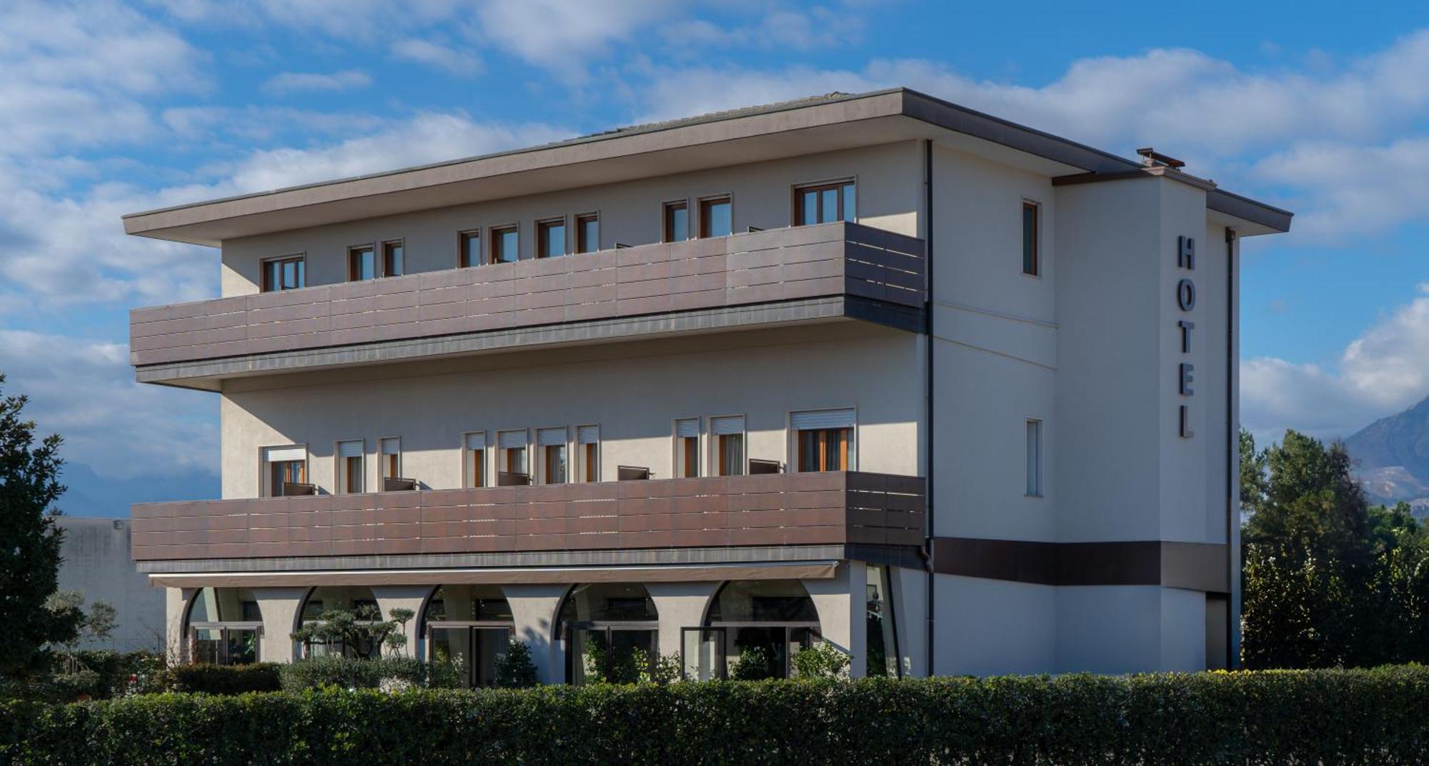 Hotel Belvedere ティエーネ エクステリア 写真
