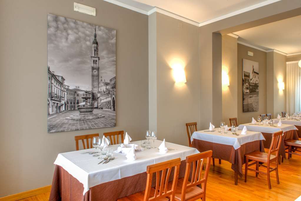 Hotel Belvedere ティエーネ レストラン 写真