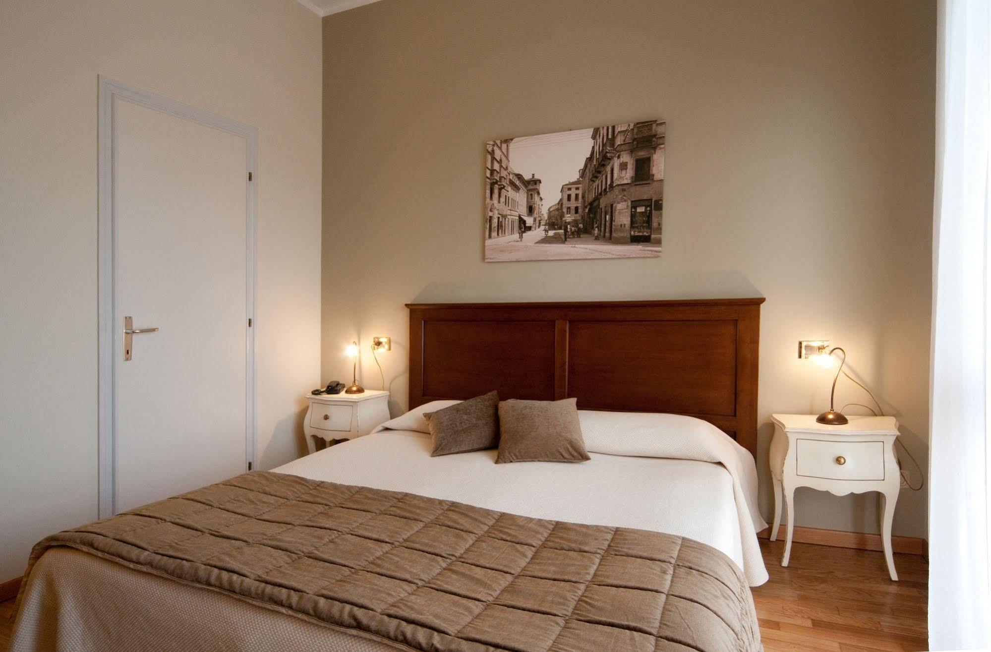 Hotel Belvedere ティエーネ エクステリア 写真