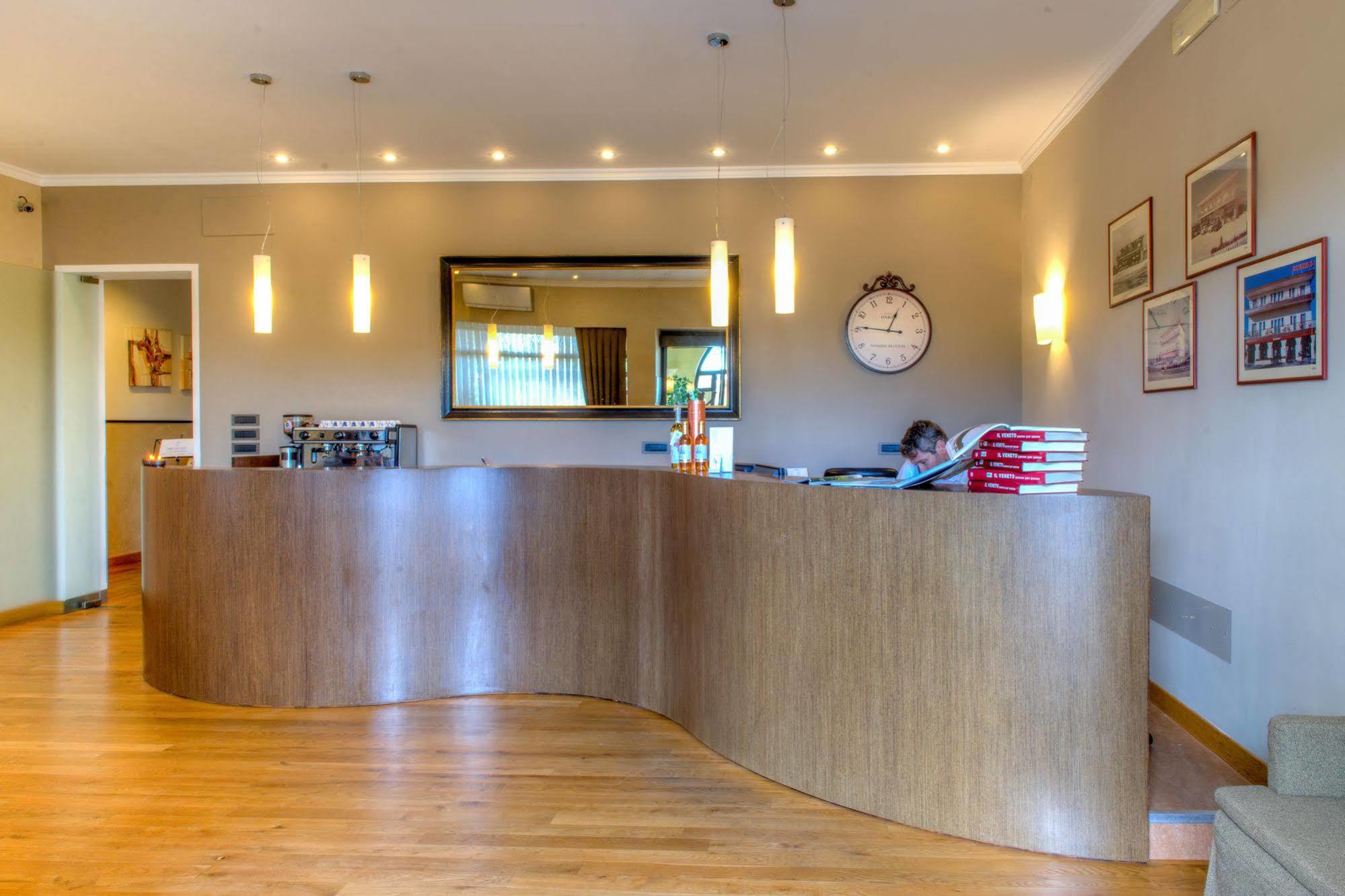 Hotel Belvedere ティエーネ エクステリア 写真