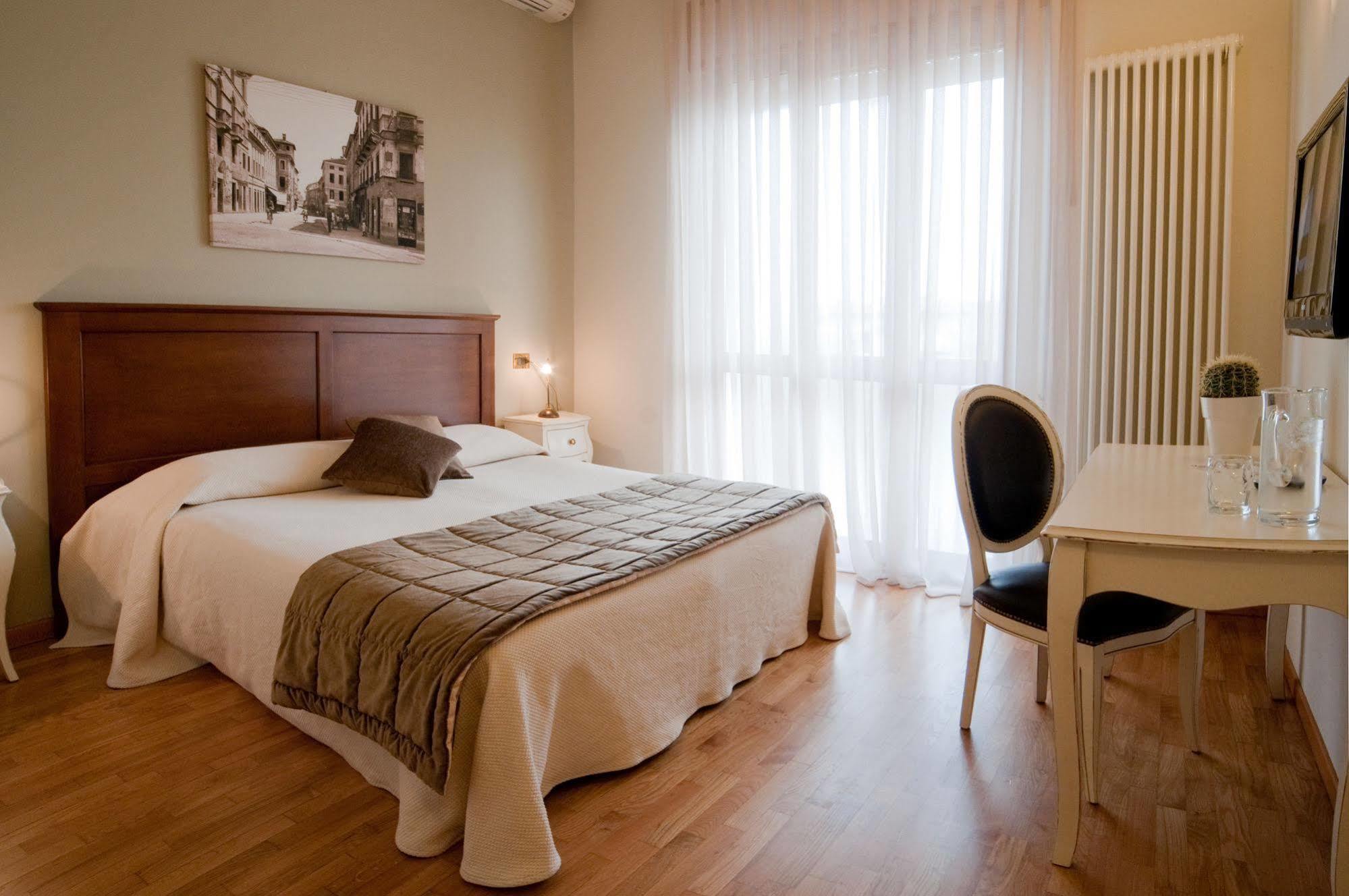 Hotel Belvedere ティエーネ エクステリア 写真