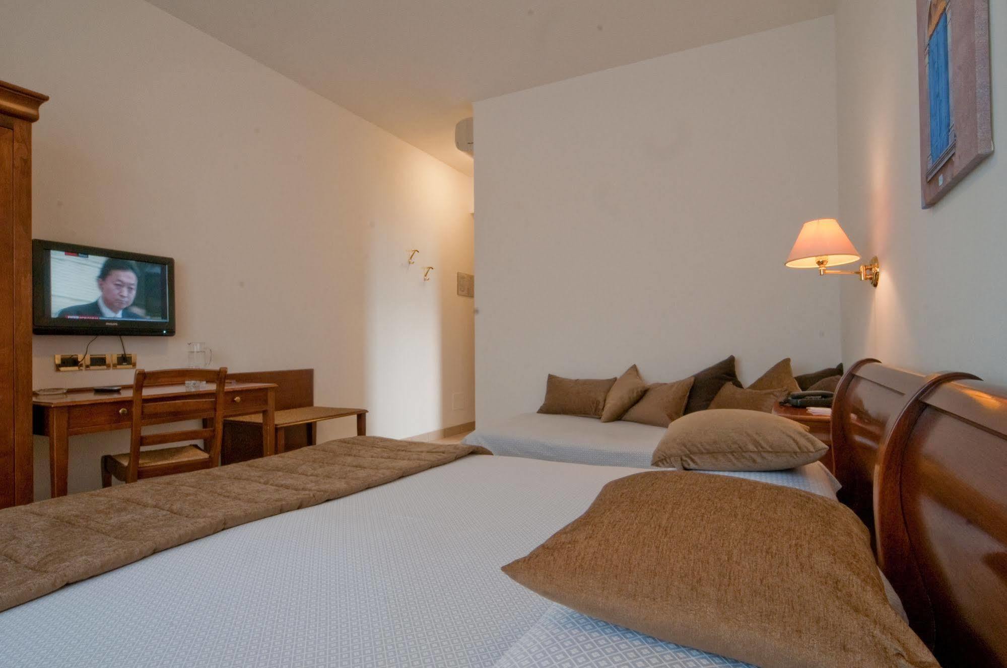 Hotel Belvedere ティエーネ エクステリア 写真